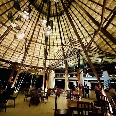 Hotel Maya Internacional フローレス エクステリア 写真