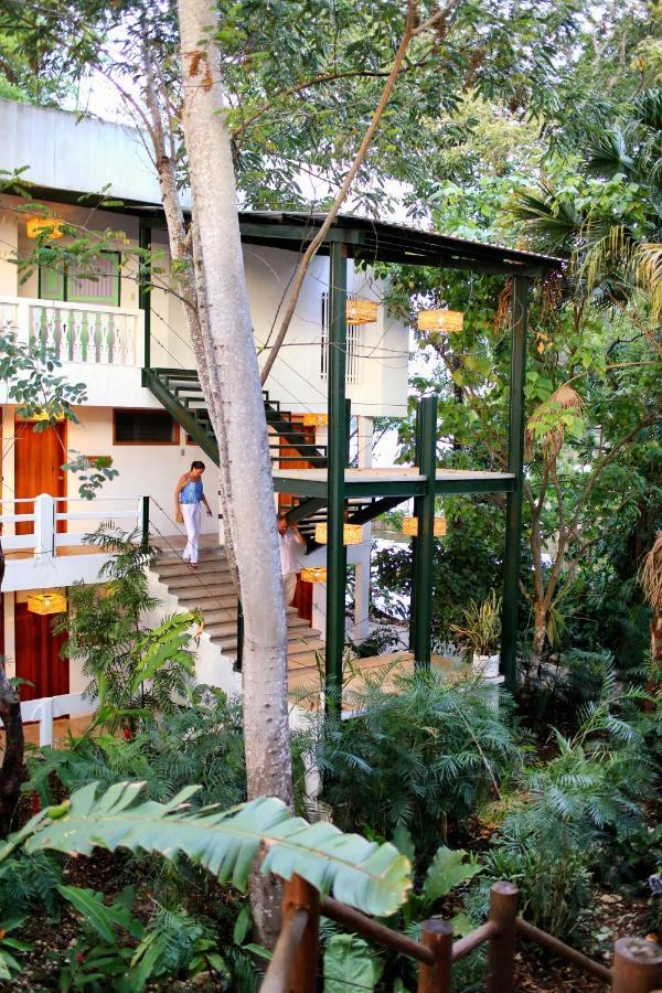 Hotel Maya Internacional フローレス エクステリア 写真