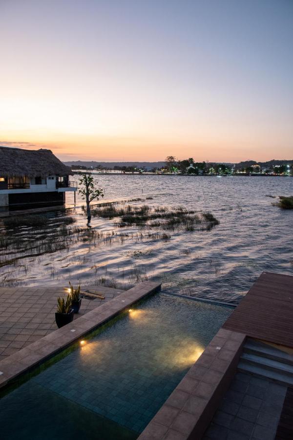 Hotel Maya Internacional フローレス エクステリア 写真