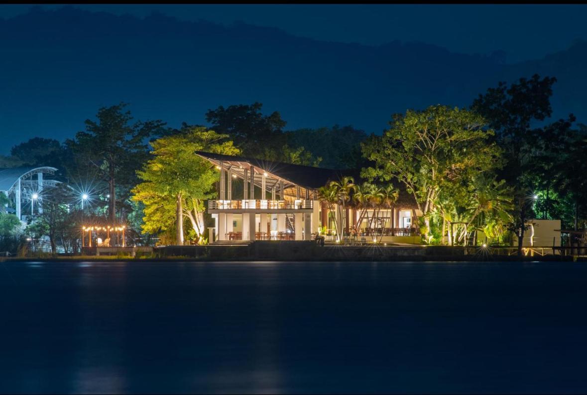 Hotel Maya Internacional フローレス エクステリア 写真
