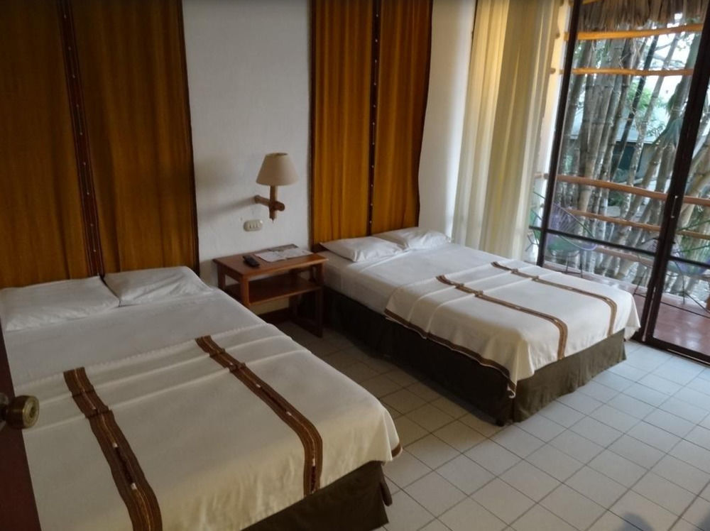 Hotel Maya Internacional フローレス エクステリア 写真